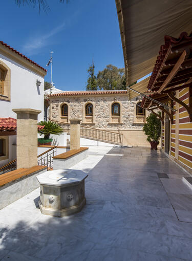 Ιερά Μονή Αγίου Νεκταρίου (Ιερά Μονή Αγίας Τριάδος)