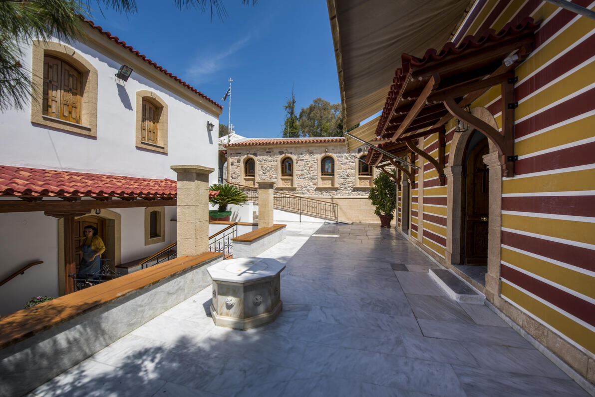 Ιερά Μονή Αγίου Νεκταρίου (Ιερά Μονή Αγίας Τριάδος)